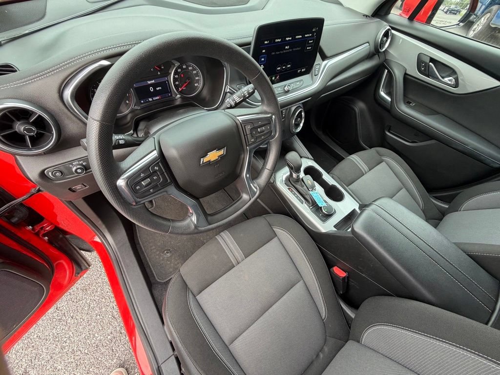 Used 2025 Chevrolet Blazer LT AWD/4WD image 13