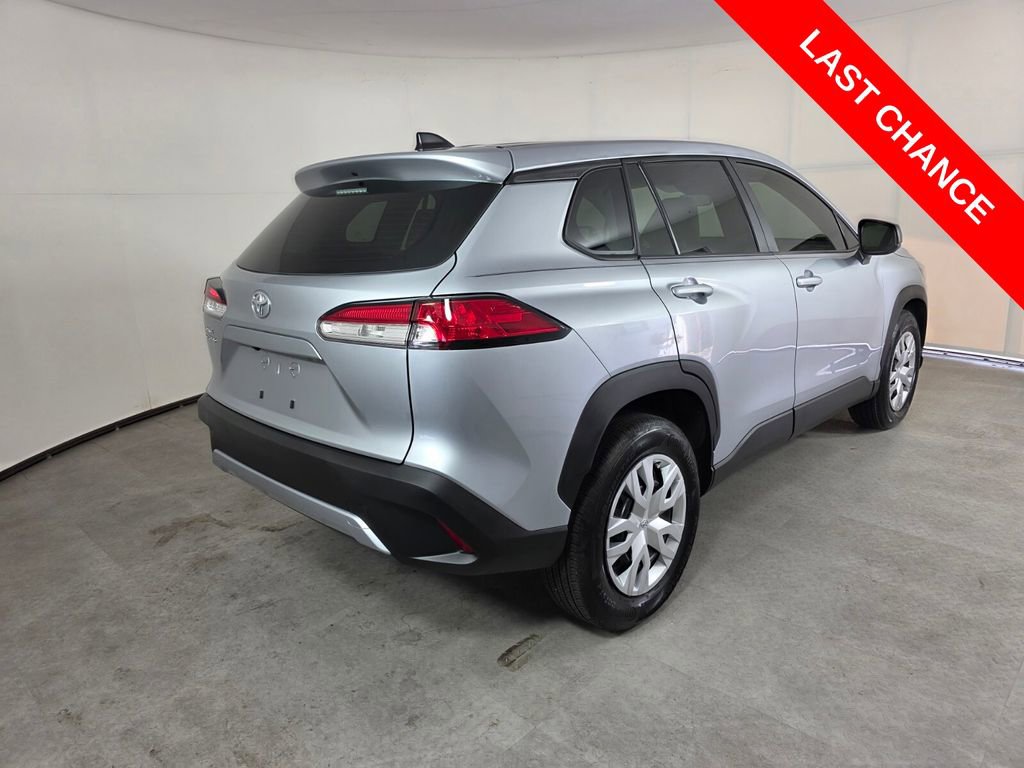 Used 2025 Toyota Corolla Cross L FWD image 4