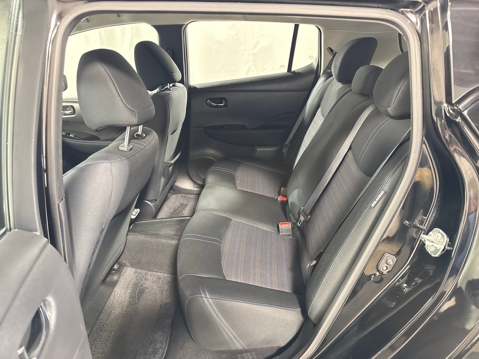 Used 2020 Nissan Leaf SV w/ SV Technology Package FWD image 5