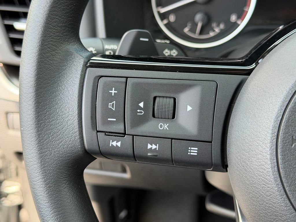 Used 2023 Nissan Rogue SV AWD/4WD image 26