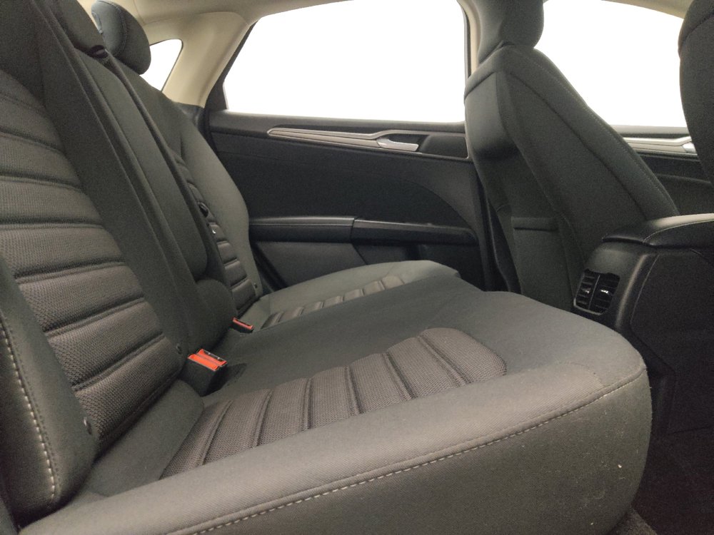 Used 2019 Ford Fusion SE FWD image 19