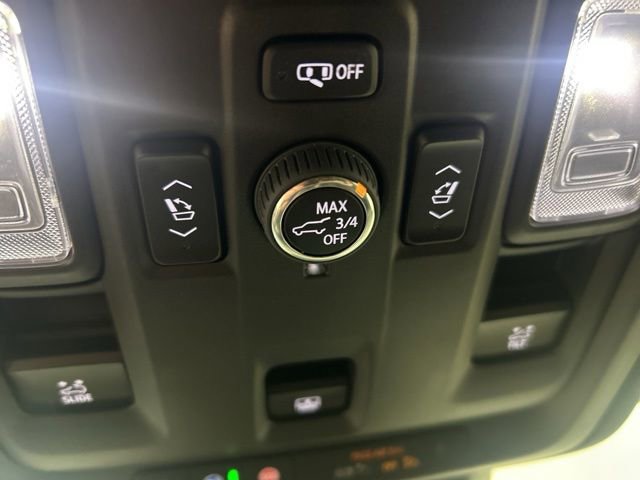 Used 2024 Cadillac Escalade Premium Luxury w/ Performance Package AWD/4WD image 18