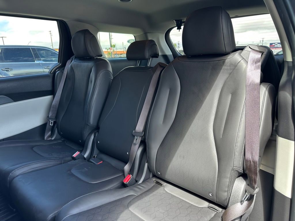 Used 2022 Kia Carnival LX image 25
