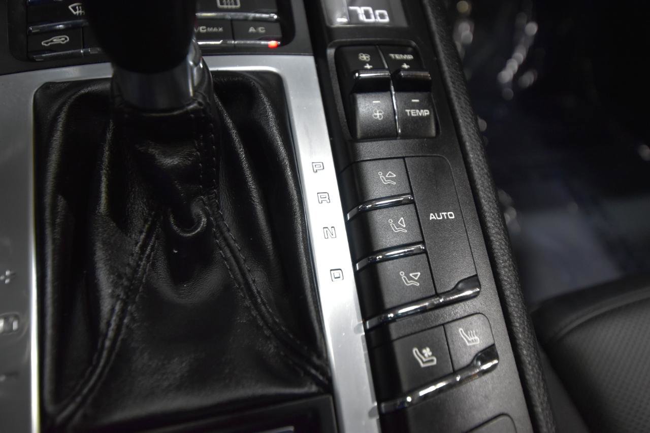 Used 2018 Porsche Macan AWD/4WD image 40