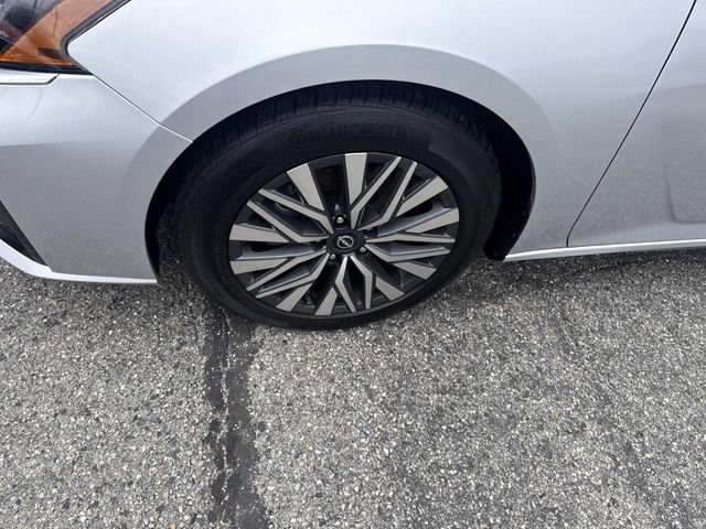 Used 2024 Nissan Altima 2.5 SV image 14