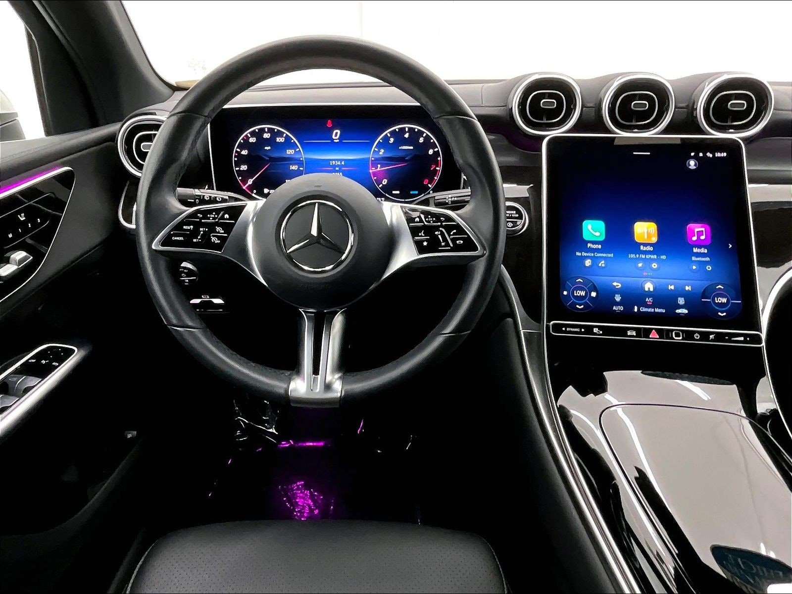 Certified 2025 Mercedes-Benz GLC 300 image 4