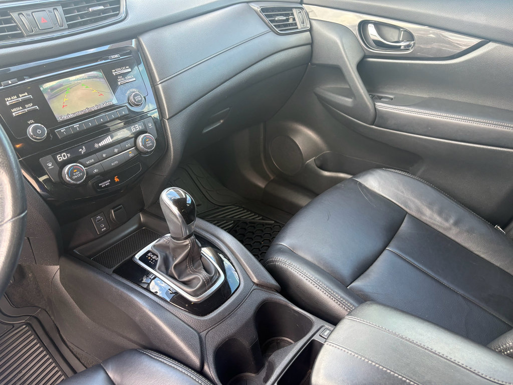 Used 2017 Nissan Rogue SV w/ Midnight Edition Package image 16