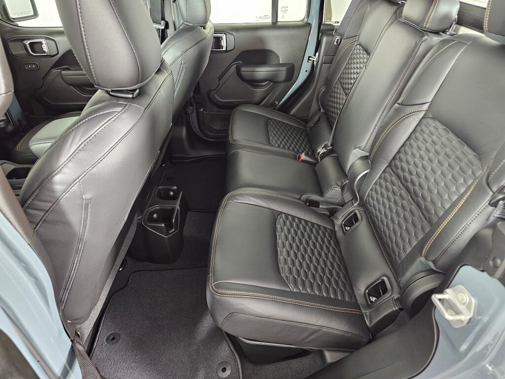 New 2025 Jeep Gladiator Sport image 25