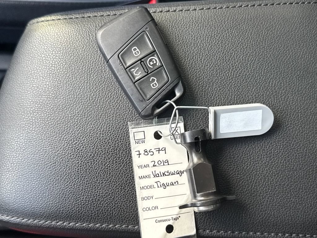 Used 2019 Volkswagen Tiguan SEL Premium w/ 3rd Row Seat Package image 29