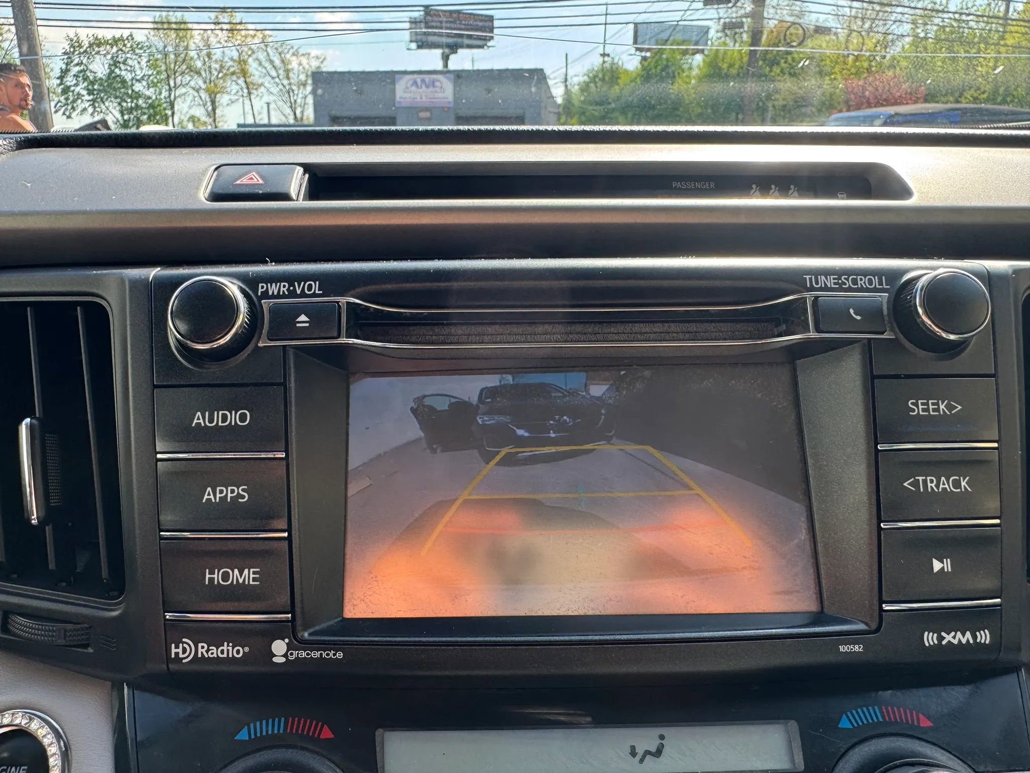 Used 2018 Toyota RAV4 XLE AWD/4WD image 17