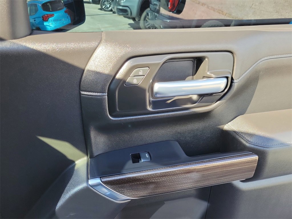 Used 2021 Chevrolet Silverado 1500 LT image 44