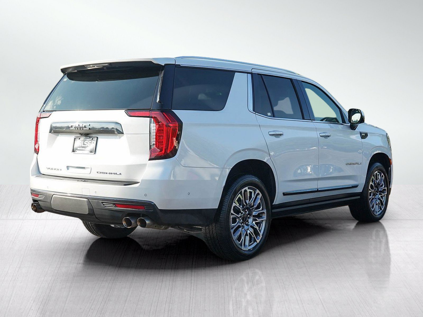 Used 2023 GMC Yukon Denali Ultimate AWD/4WD image 5