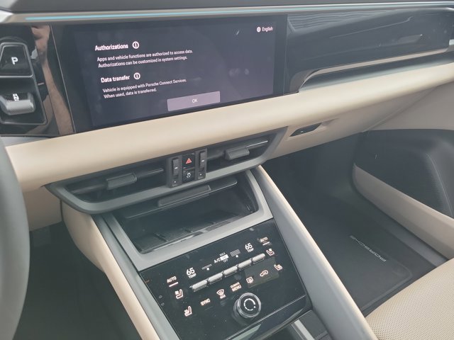 Certified 2025 Porsche Macan Electric image 31