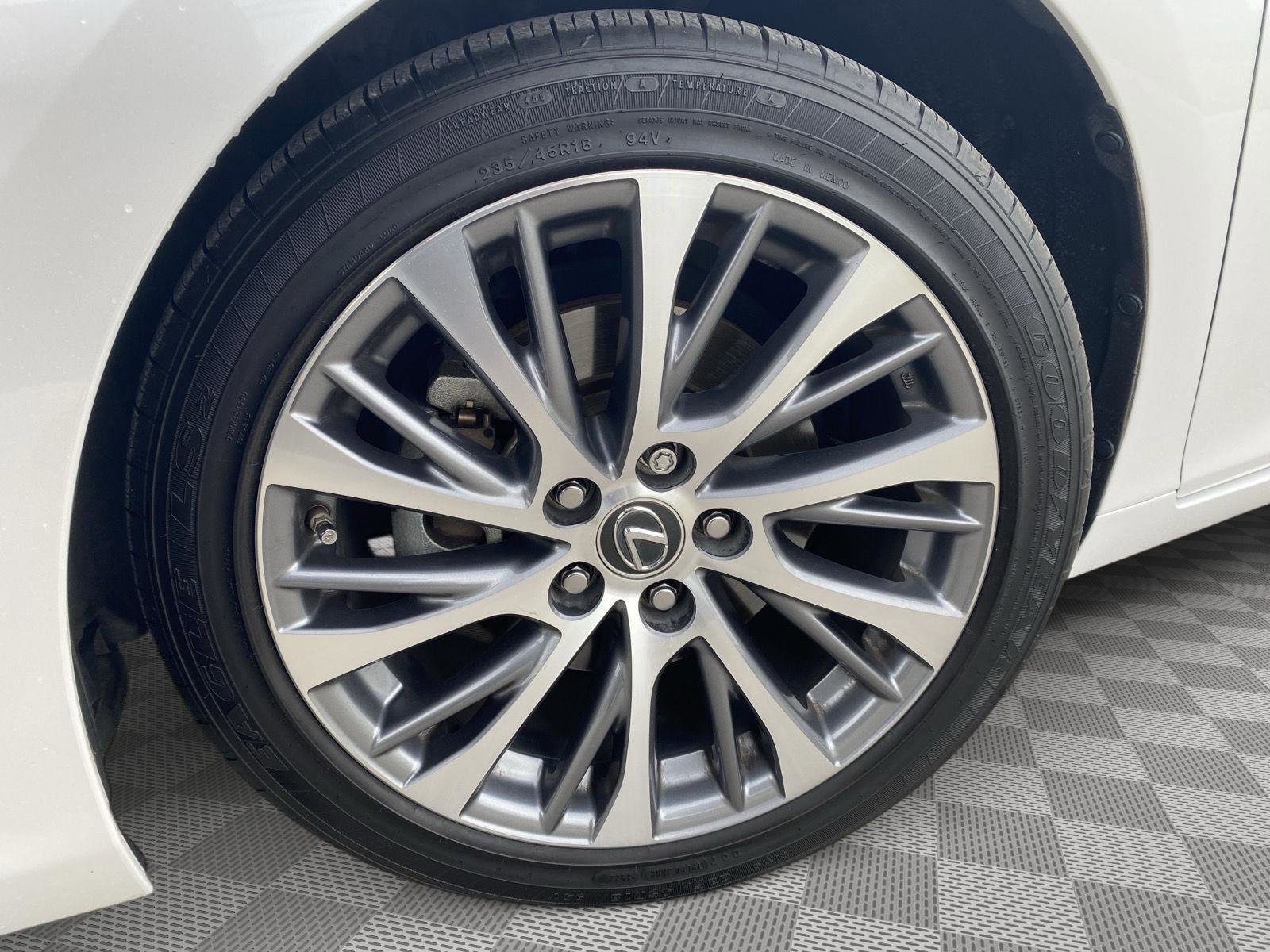 Used 2020 Lexus ES 350 w/ Premium Package image 9