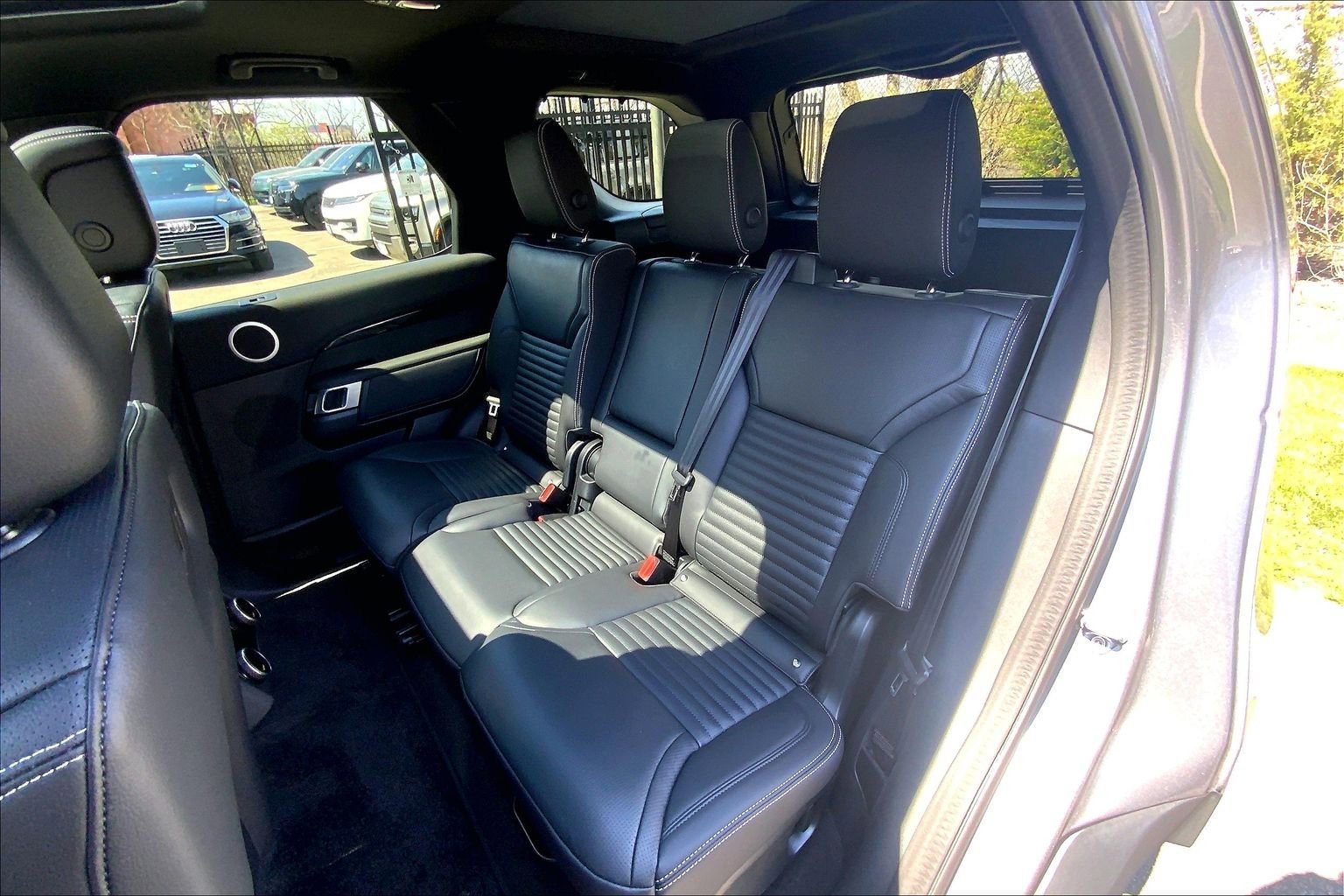 Used 2025 Land Rover Discovery S AWD/4WD image 20