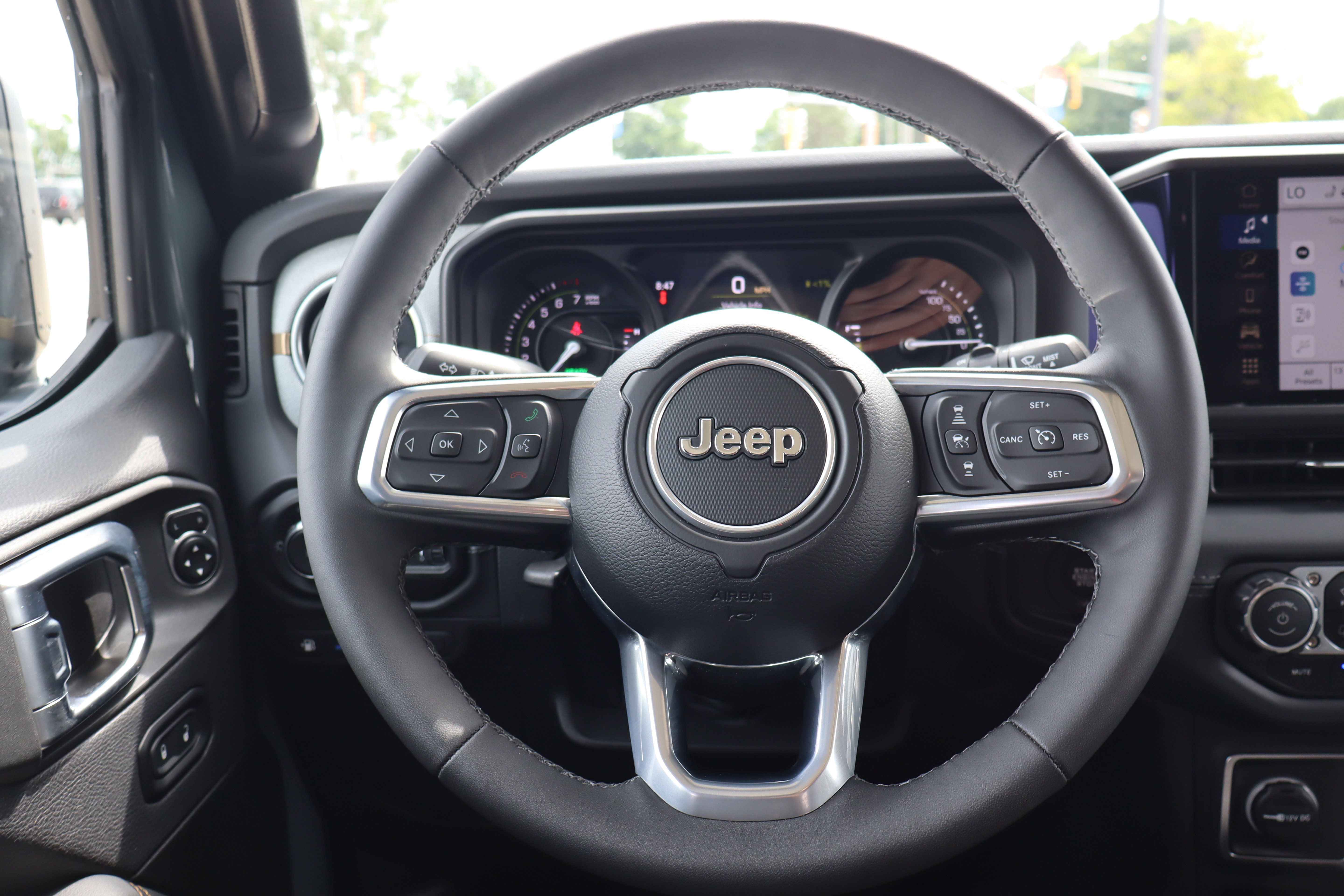 Used 2025 Jeep Wrangler Unlimited Sahara AWD/4WD image 14