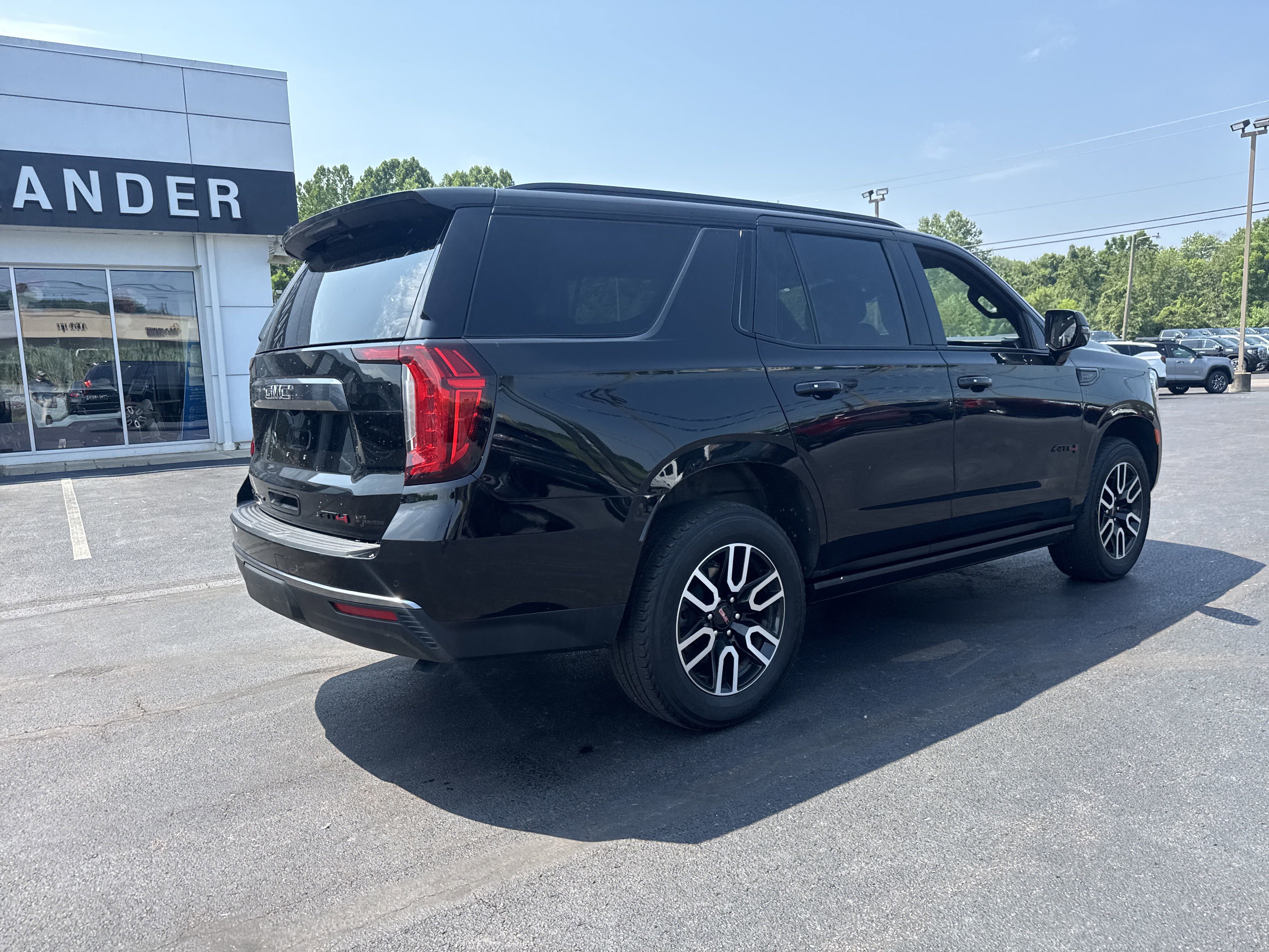 Used 2023 GMC Yukon AT4 w/ AT4 Premium Package video 3