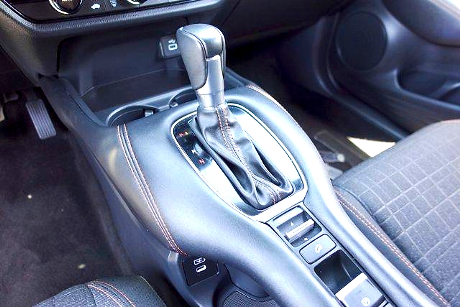Used 2025 Honda HR-V Sport image 17