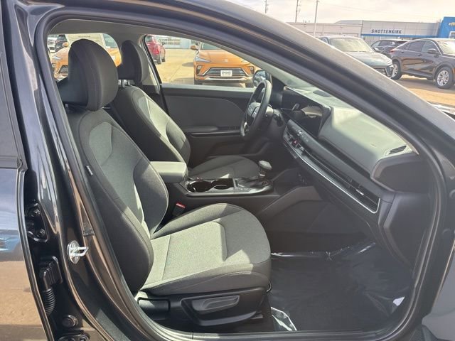 Used 2025 Kia K4 LXS image 45
