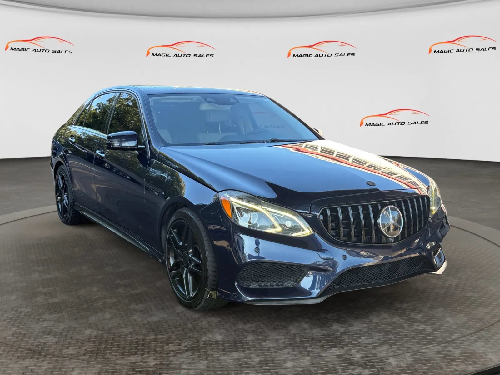 Used 2014 Mercedes-Benz E 550 4MATIC Sedan image 5