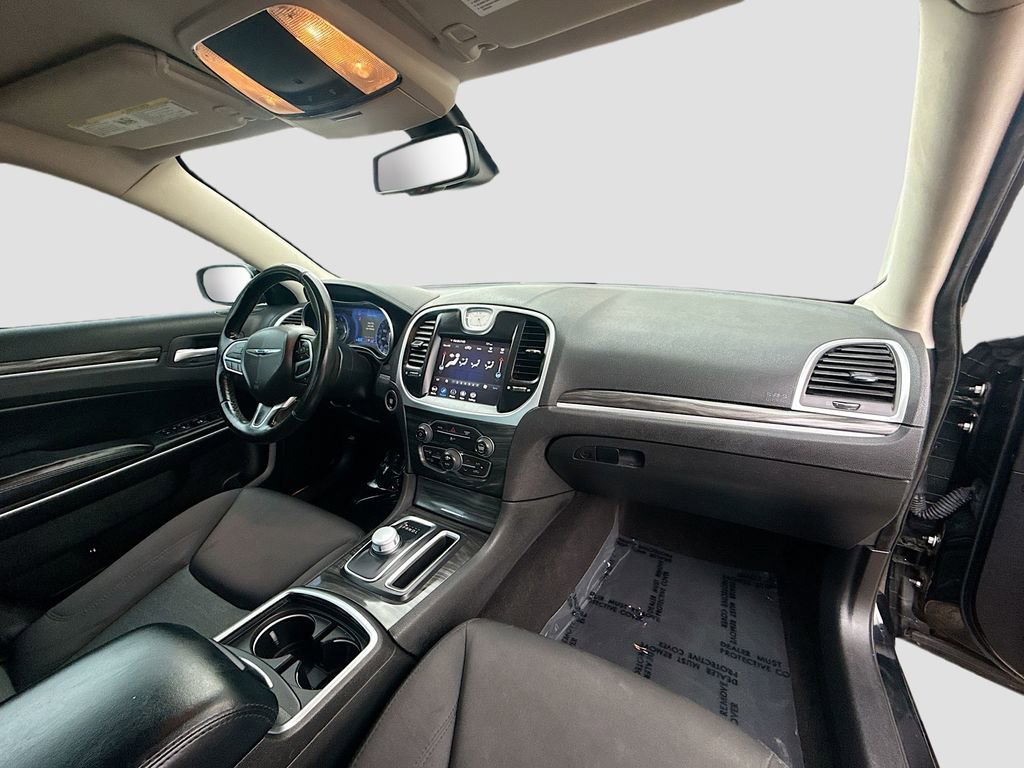 Used 2022 Chrysler 300 Touring w/ Sport Appearance Package RWD image 27
