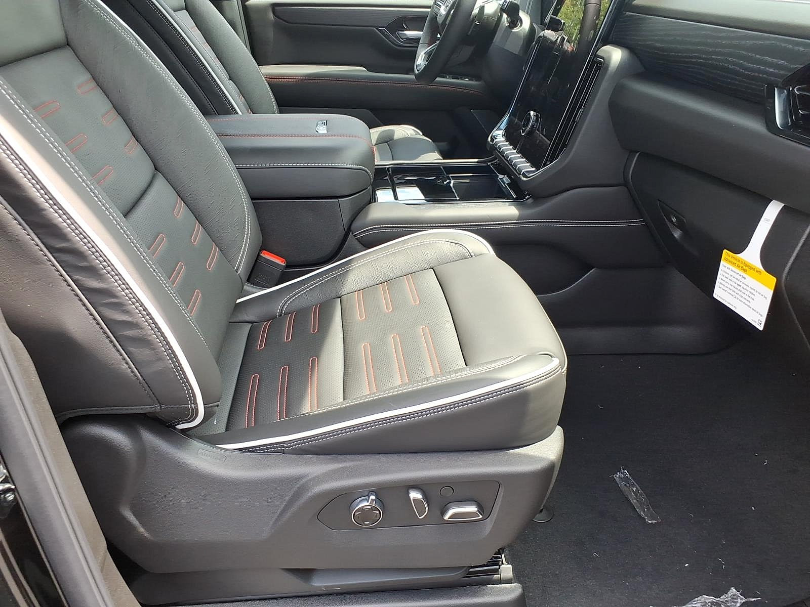 New 2026 GMC Yukon AT4 Ultimate AWD/4WD image 8