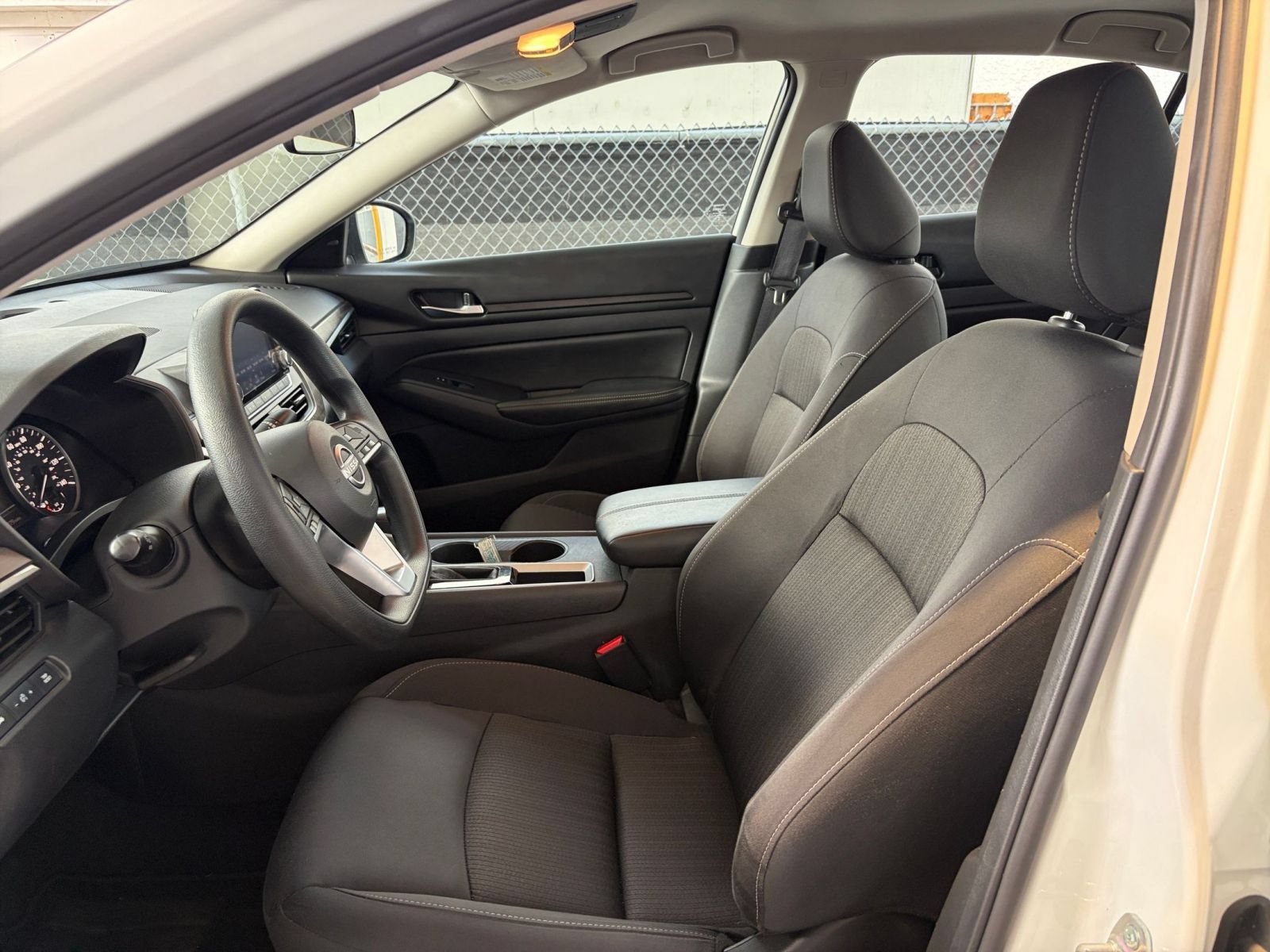 Used 2025 Nissan Altima 2.5 SV FWD image 26