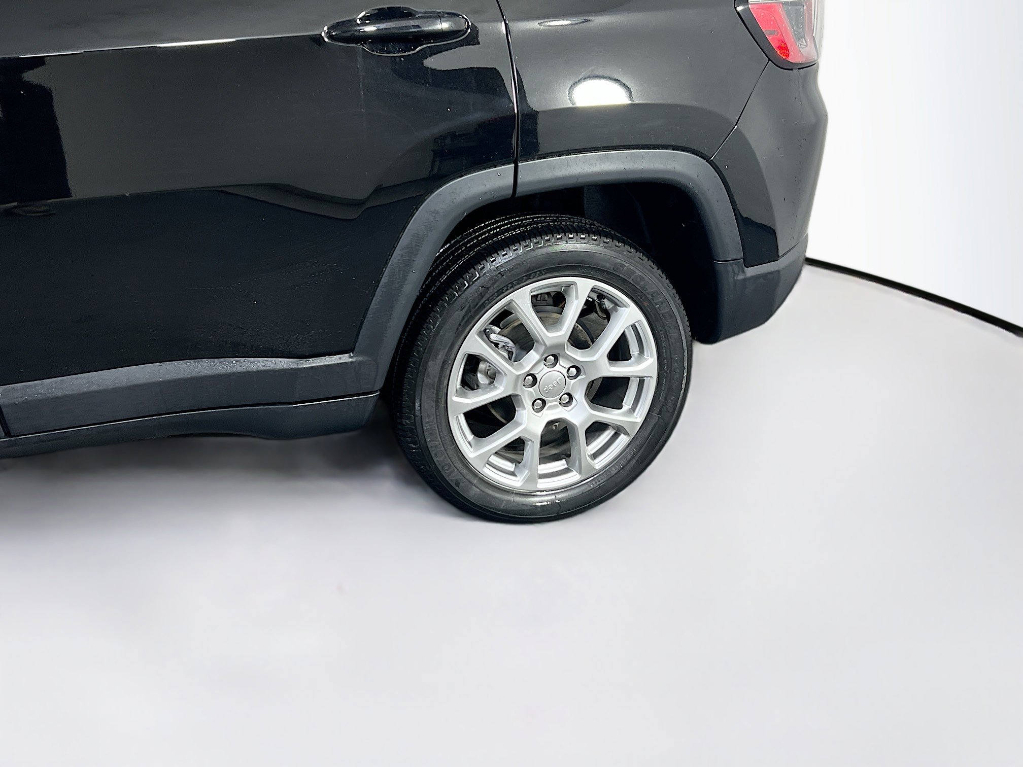 Used 2022 Jeep Compass Latitude image 28