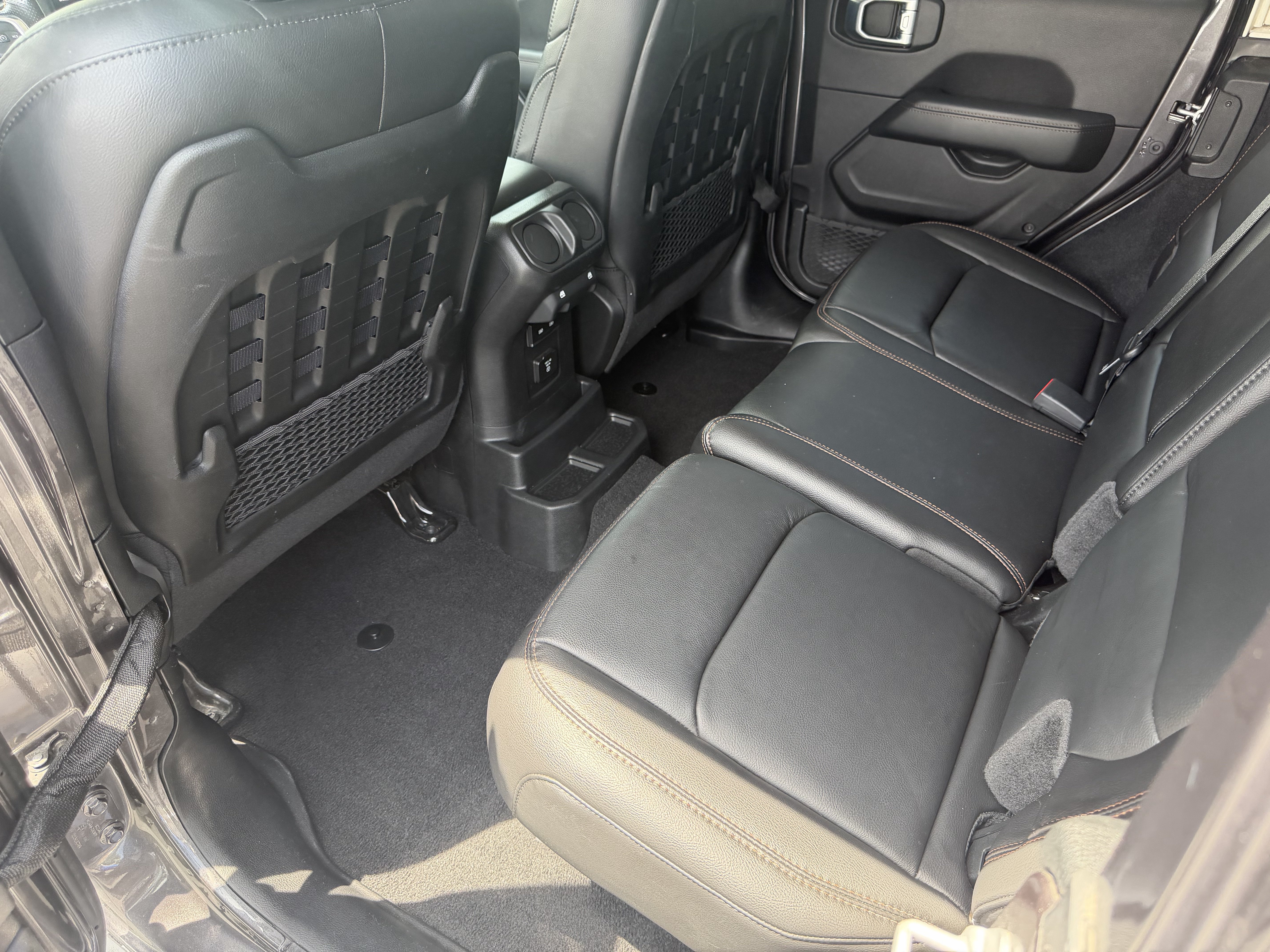 Used 2021 Jeep Wrangler Unlimited Rubicon w/ Dual Top Group AWD/4WD image 17