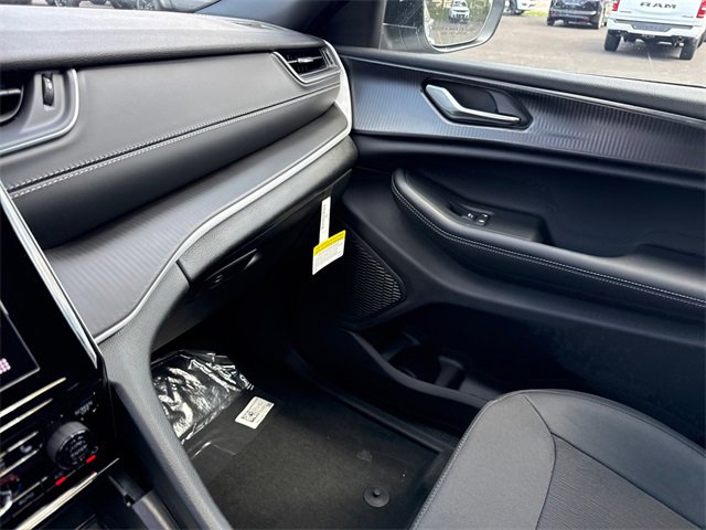 New 2025 Jeep Grand Cherokee L Laredo w/ Luxury Tech Group I image 26