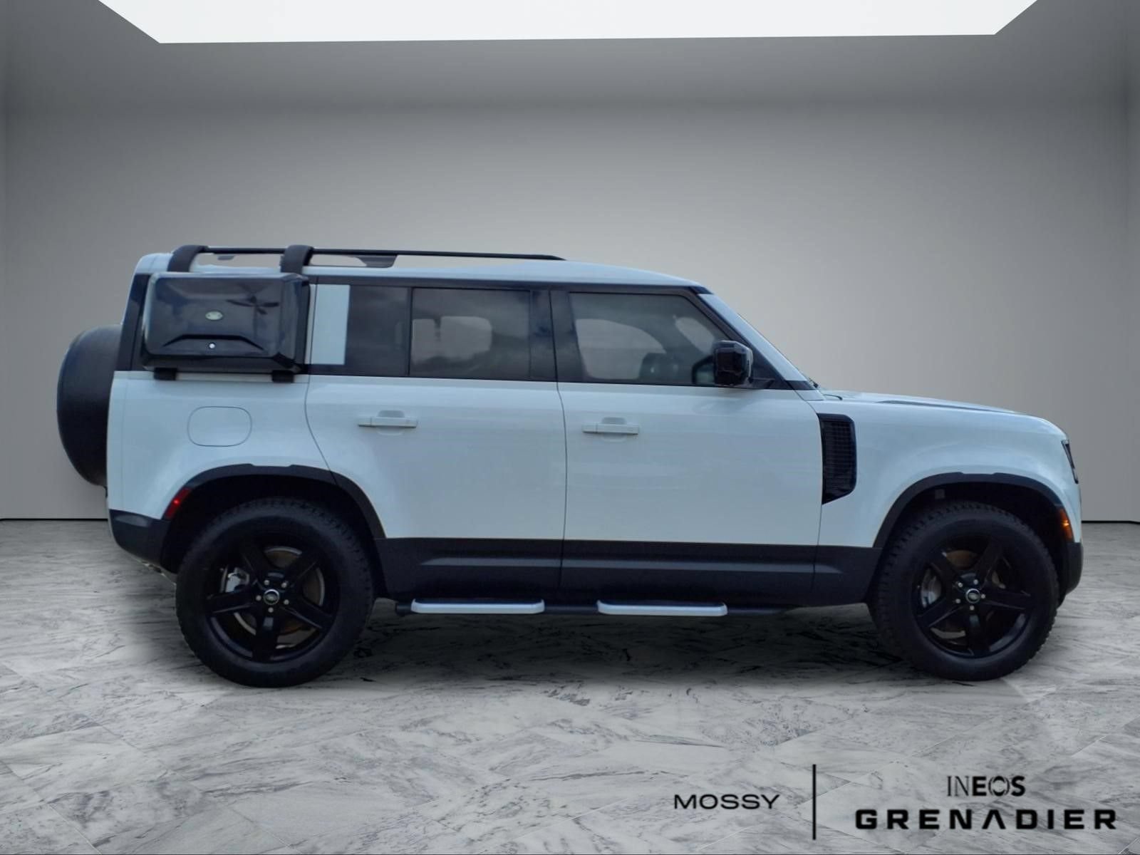 Used 2020 Land Rover Defender 110 HSE AWD/4WD image 8