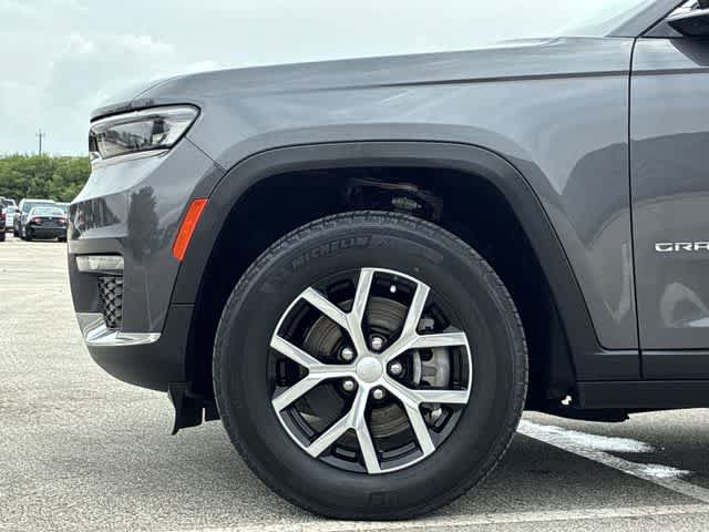 Used 2023 Jeep Grand Cherokee L Limited AWD/4WD image 14