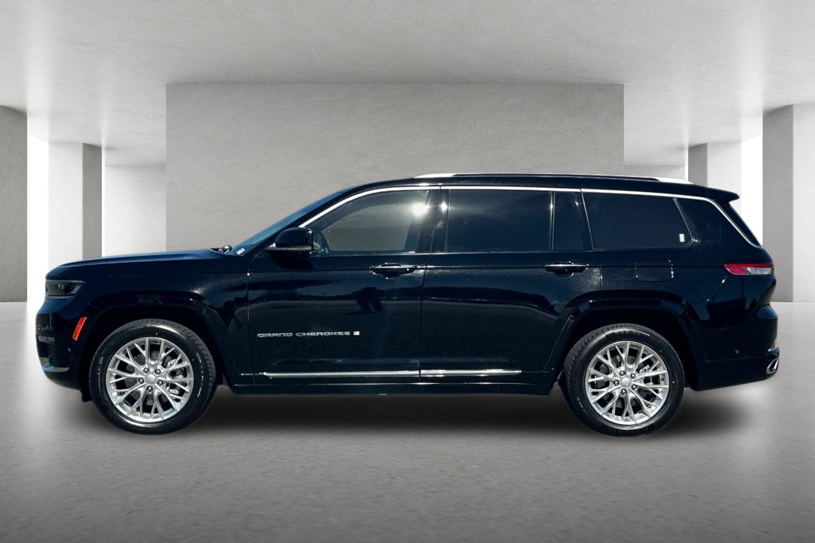 Used 2021 Jeep Grand Cherokee L Summit w/ Advanced Protech Group IV AWD/4WD image 7
