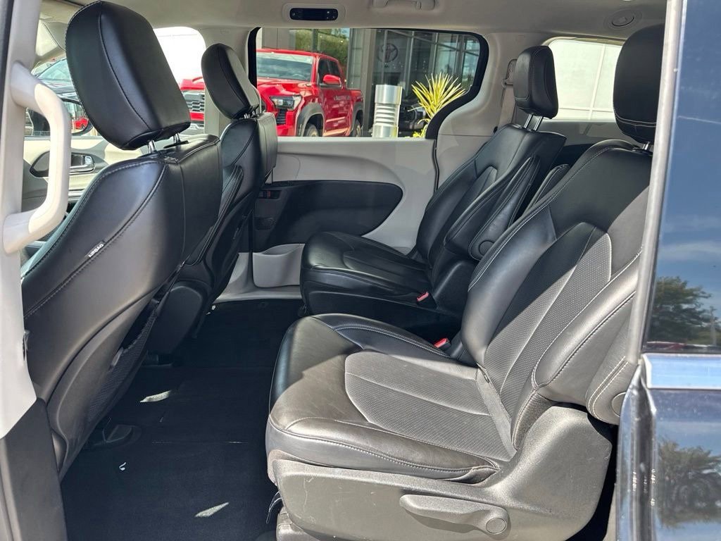 Used 2024 Chrysler Pacifica Limited FWD image 16