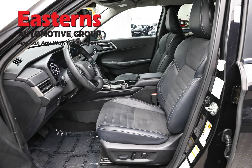 Used 2025 Mitsubishi Outlander SE AWD/4WD image 14