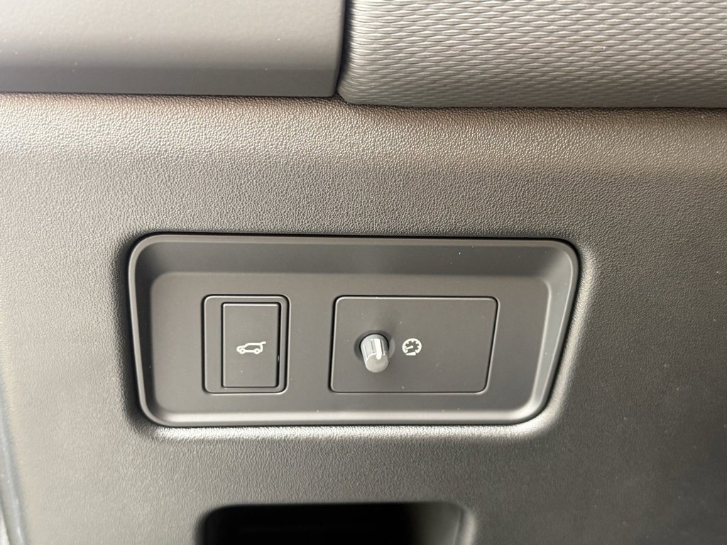 New 2025 Land Rover Discovery Dynamic SE image 31