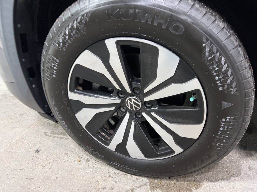 Used 2024 Volkswagen Atlas Cross Sport SE image 39