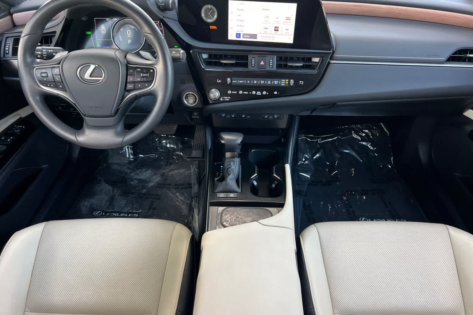 Used 2025 Lexus ES 300h w/ Premium Package FWD image 4