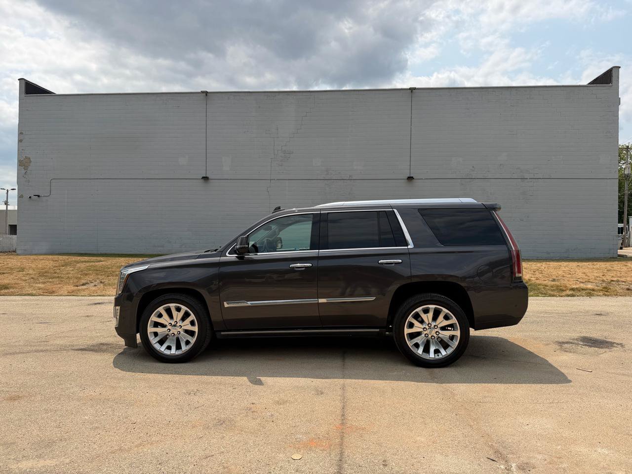 Used 2018 Cadillac Escalade Premium Luxury AWD/4WD image 4