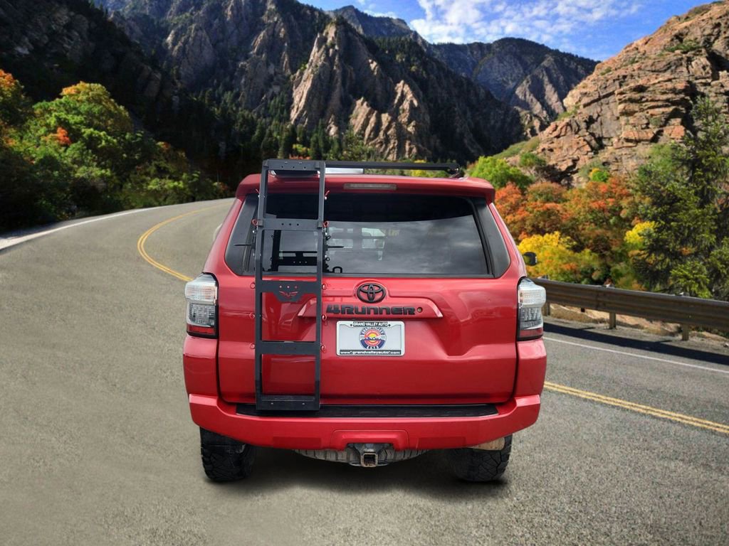 Used 2017 Toyota 4Runner SR5 AWD/4WD image 4