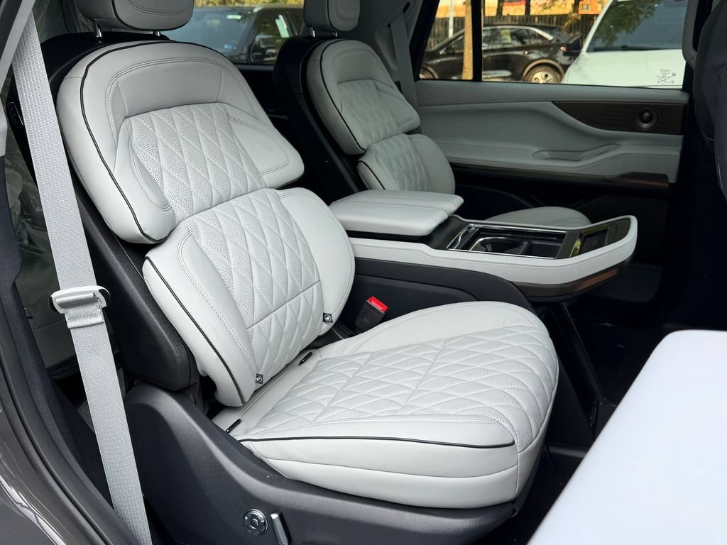 New 2026 Lincoln Navigator Black Label AWD/4WD image 18