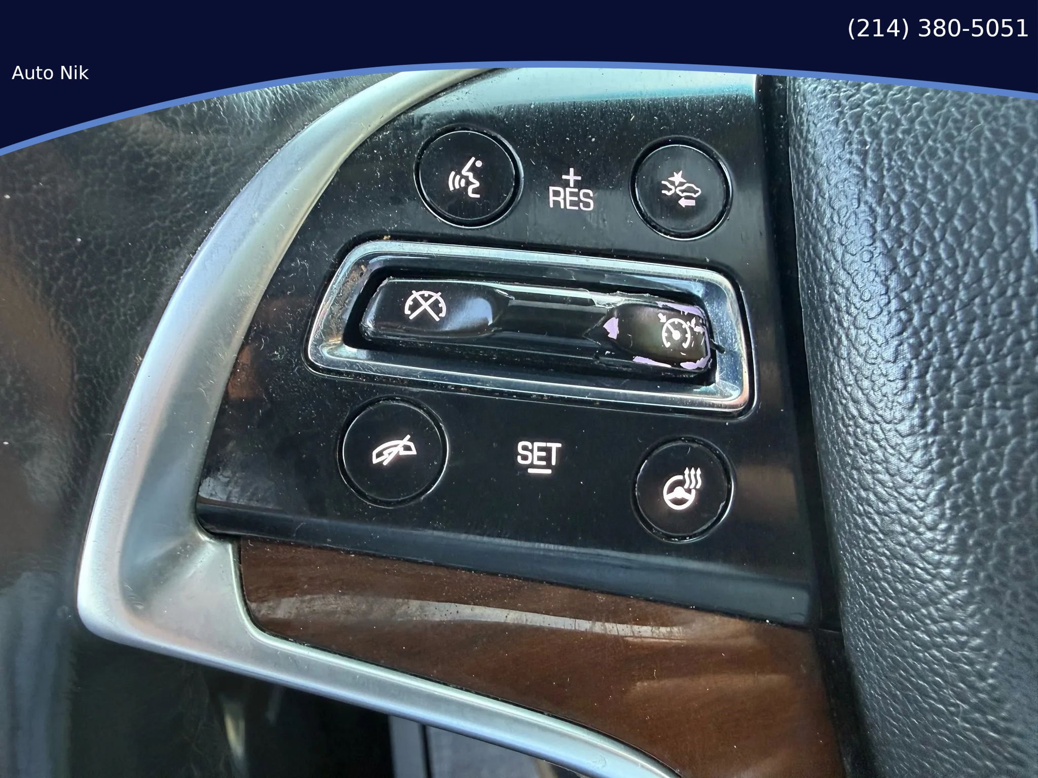 Used 2018 Cadillac Escalade Premium Luxury RWD image 33
