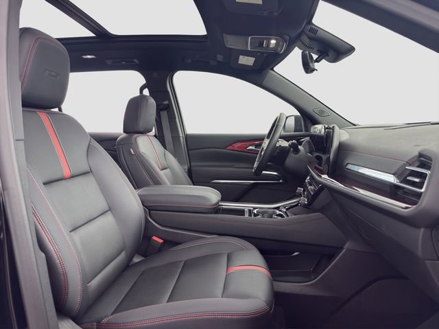 Used 2025 Chevrolet Traverse RS image 17