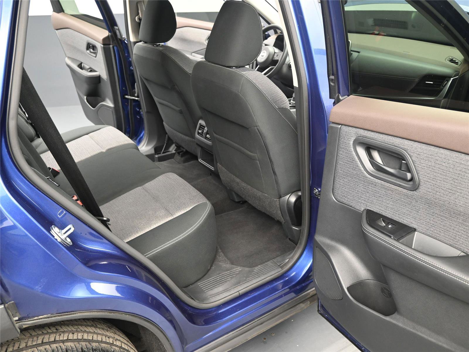 Used 2021 Nissan Rogue S image 8