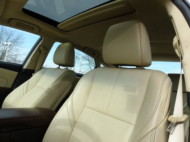 Used 2017 Toyota Avalon Limited image 9