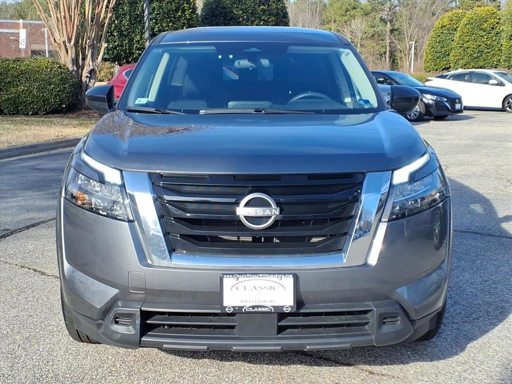 Used 2024 Nissan Pathfinder S image 2