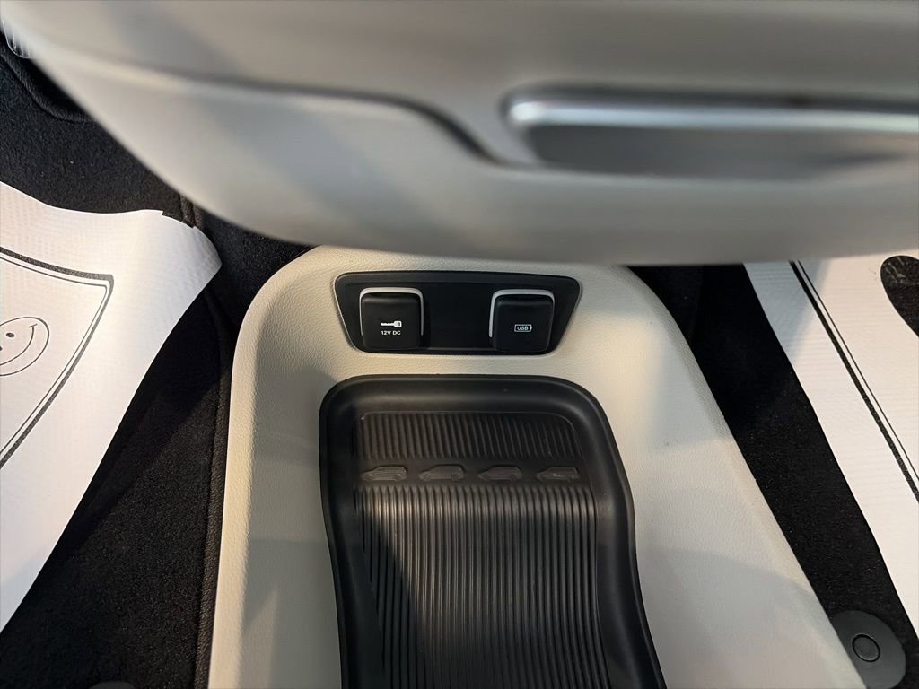 Used 2017 Chrysler Pacifica Touring-L image 35