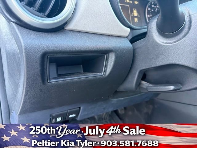 Used 2022 Nissan Versa SV FWD image 14