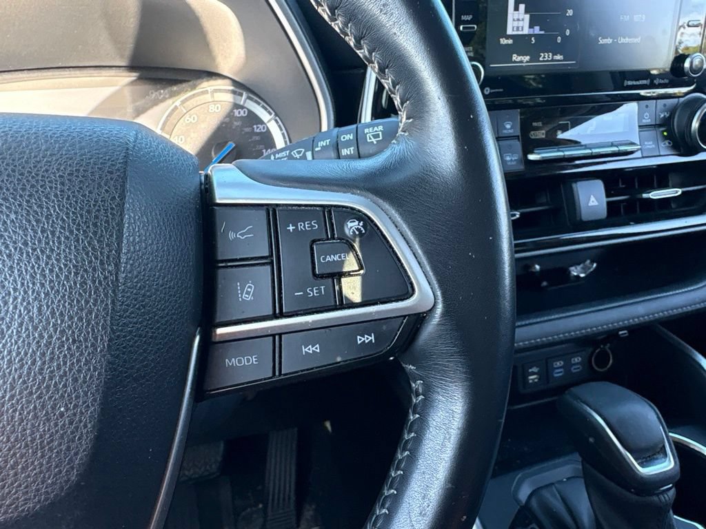 Used 2022 Toyota Highlander XLE AWD/4WD image 21