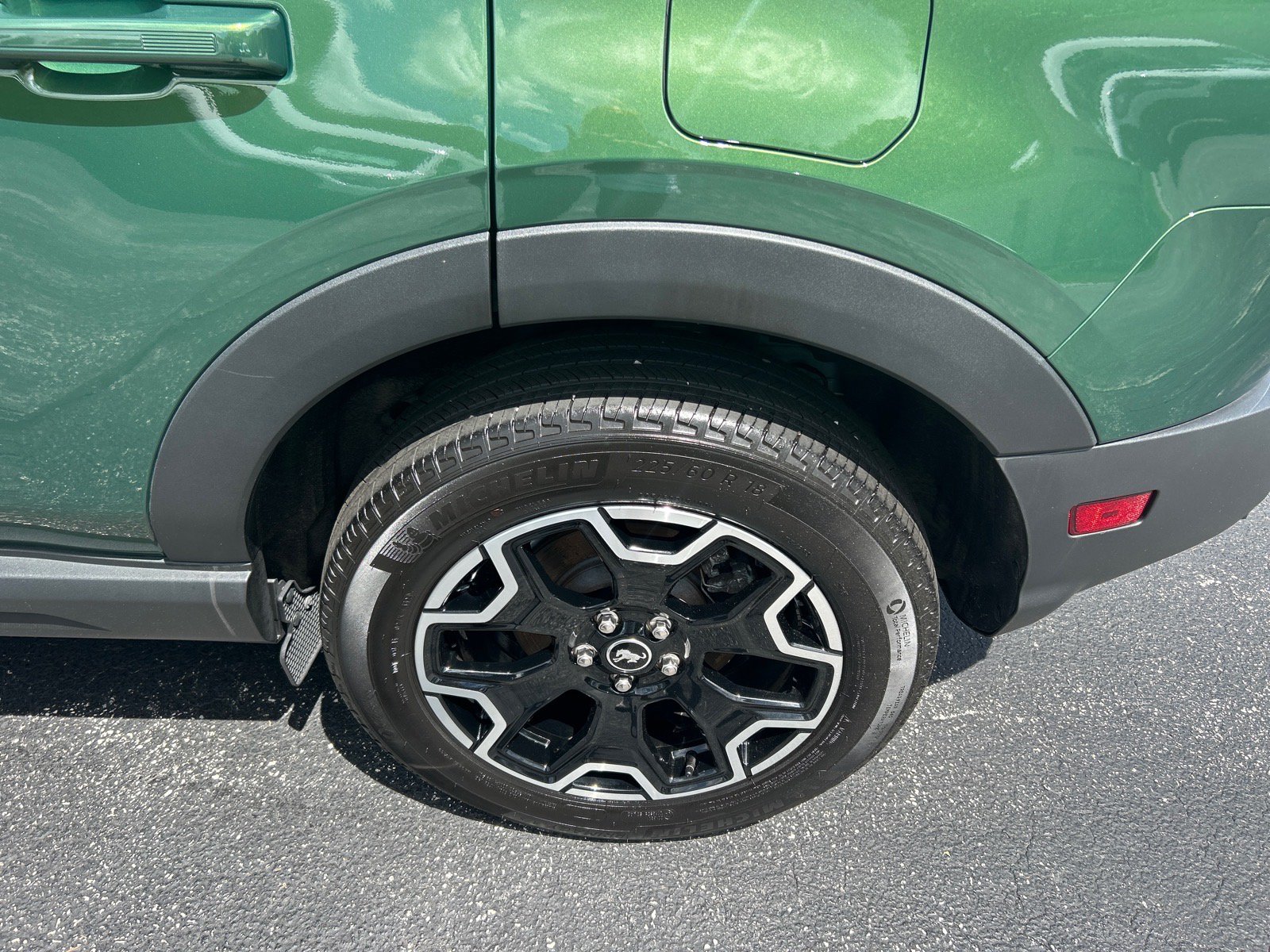Certified 2025 Ford Bronco Sport Outer Banks w/ Outer Banks Tech Package+ AWD/4WD image 30